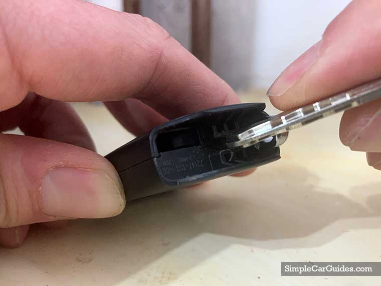 how to replace the battery in a Honda Civic key fob or smart key